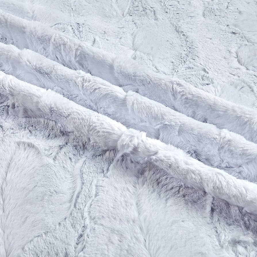Luxe Cuddle® Hide Snow By: Shannon Fabrics