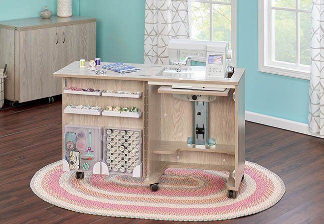 TAILORMADE COMPACT TABLE