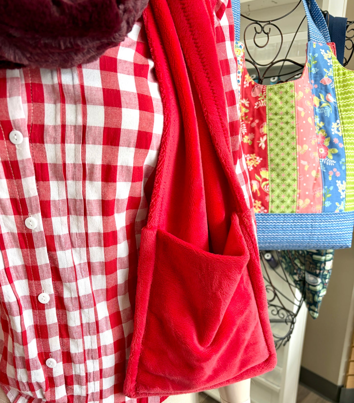 Class: Cuddle Scarf with pockets - July 9th - Teresa Allsop