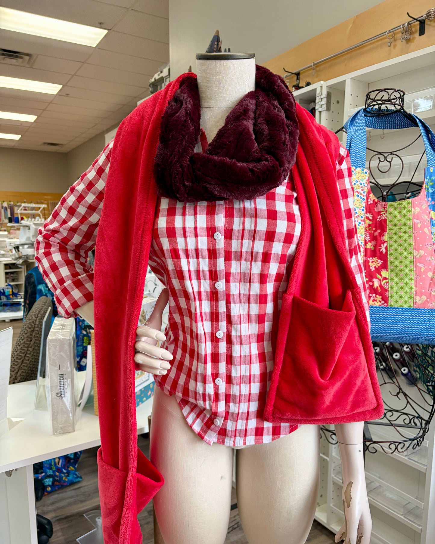 Class: Cuddle Scarf with pockets - July 9th - Teresa Allsop