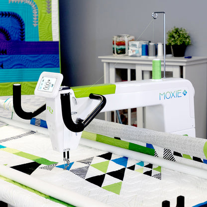 HQ Moxie XL 18 inch longarm quilting a geometric quilt